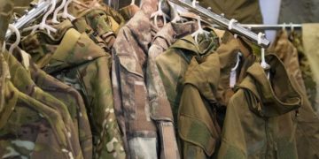 فوجی وردی یا اس سے ملتے جلتے ملبوسات کی فروخت پر فوج کی تنبیہ
