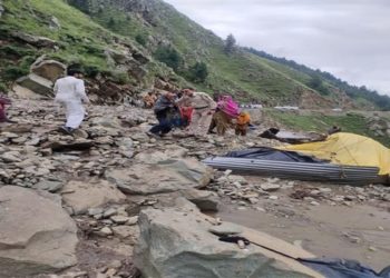 بادل پھٹنے سے عارضی خیمہ اور مویشی بہہ گئے