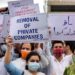 جموں میں پی ایچ ای ڈیلی ویجروں نے اپنی مانگوں کو لے کر احتجاج کیا