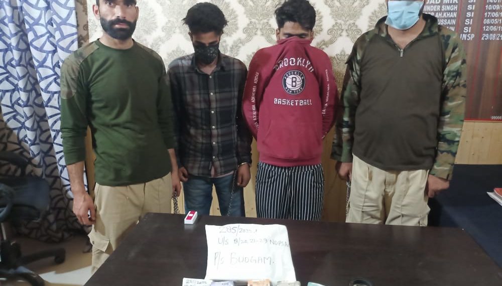 چاڈورہ گرینیڈ حملے میں ملوث دو ہائبرڈ جنگجو گرفتار