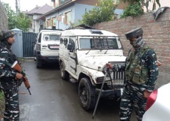 سری نگر میں تین ممتاز وکلا کی رہائش گاہوں پر پولیس کی تلاشی کارروائیاں