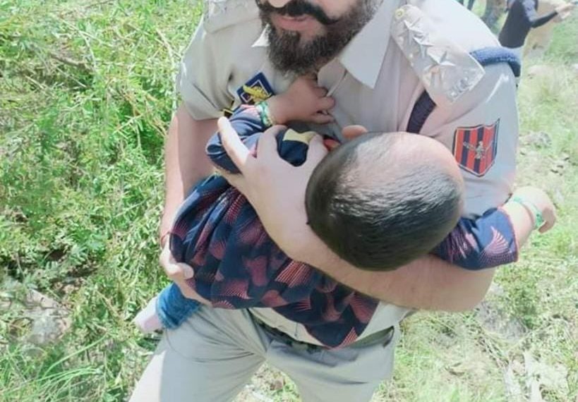جموں وکشمیر: راجوری سڑک حادثے میں 2 کمسن بچوں سمیت7 زخمی
