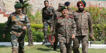 شمالی کمان کے سربراہ‘ لیفٹیننٹ جنرل دیویدی کا راجوری میں اگلی چوکیوں کا دورہ