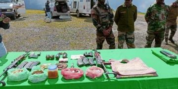 مژھل سیکٹر میں ایل او سی پر مارے گئے در اندازوں سے اسلحہ و گولہ بارود بر آمد:فوج
