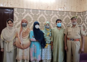 لاپتہ دو کمسن بہنوں کو جموں سے باز یاب کرکے والدین کے سپرد کیا گیا: بڈگام پولیس