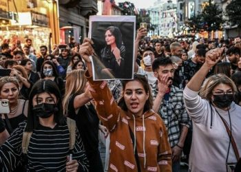 ایران میں مھسا امینی کی ہلاکت کیخلاف احتجاج میں شدت، سوشل میڈیا اور انٹرنیٹ بند