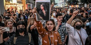 ایران میں مھسا امینی کی ہلاکت کیخلاف احتجاج میں شدت، سوشل میڈیا اور انٹرنیٹ بند