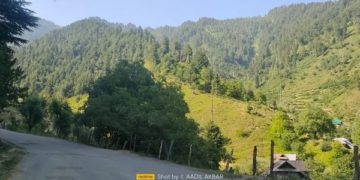ایل اور سی پر سکوت:کیرن علاقے میں سیاحتی سرگرمیاں شروع ہونے لگیں
