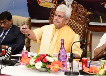 لیفٹیننٹ گورنر کاسرینگر ضلع کا جائزہ :ضلع کے ۶۵ کروڑ روپے مالیت کے ۱۸ پروجیکٹوں کا افتتاح