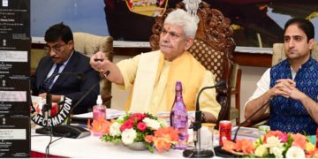 لیفٹیننٹ گورنر کاسرینگر ضلع کا جائزہ :ضلع کے ۶۵ کروڑ روپے مالیت کے ۱۸ پروجیکٹوں کا افتتاح