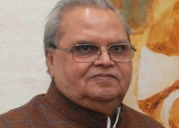سجاد لون صرف 6 ایم ایل اے کے ساتھ جموں و کشمیر کا وزیر اعلی بننا چاہتے تھے: گورنر ملک