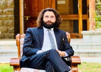 سرینگر میںعلاقائی پاسپورٹ دفتر لوگوں کیلئے ڈراؤنا خواب بن گیا ہے :جنید میر