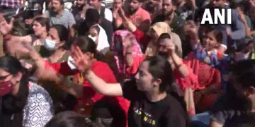 کشمیری پنڈت کی ہلاکت کے خلاف جموں میں زبردست احتجاج ،لوگوں میں شدید غم وغصہ