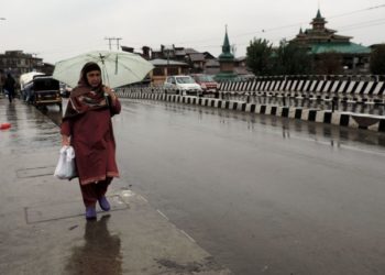 بارشوں اور برفباری کے بعد وادی میں موسم مجموعی طور پر خشک‘ ہلکی دھوپ
