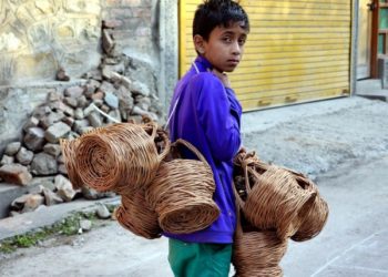 سوشل میڈیاپر کم سن لڑکے رفاقت علی کی جد وجہد سے بھری زندگی کی ویڈیو وائرل