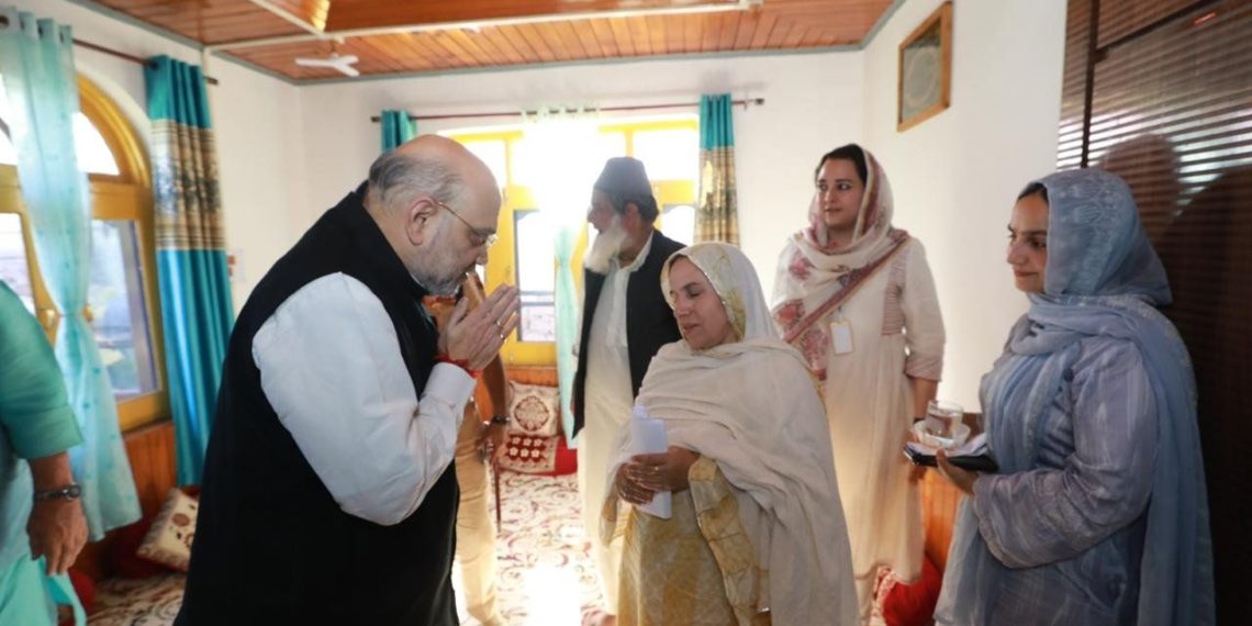 وزیر داخلہ جاں بحق ایس پی او کے گھر گئے