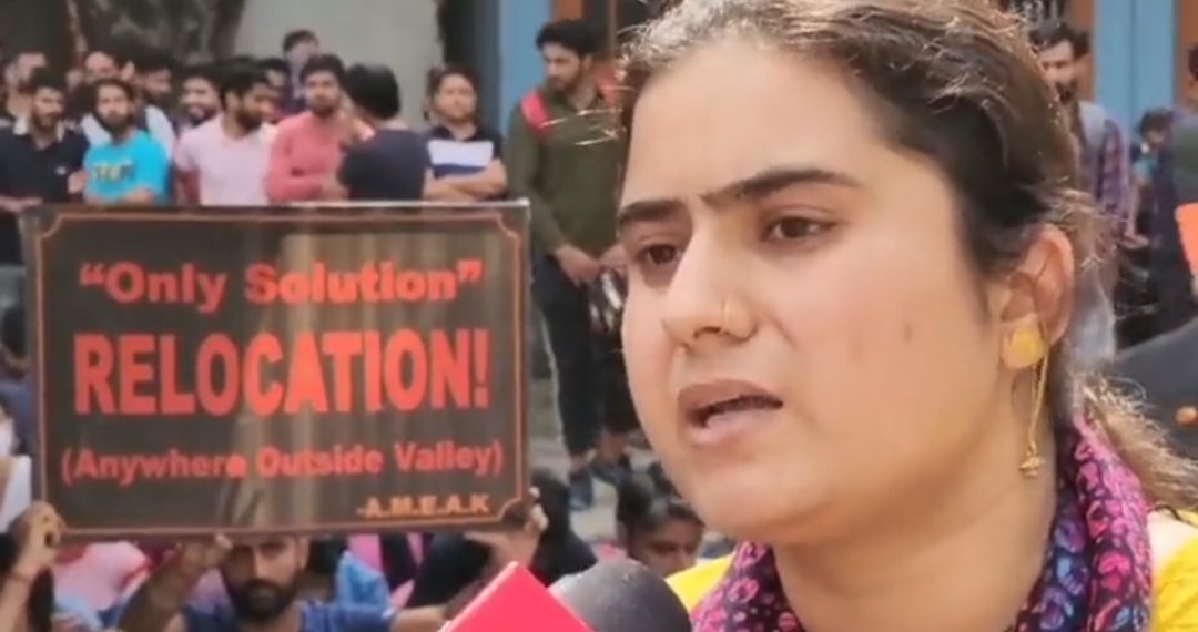 کشمیری پنڈت ملازمین کا اپنی مانگوں کو لے کر جموں میں احتجاج