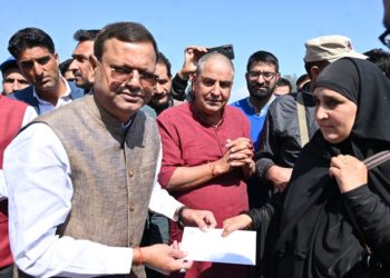 پنکج چودھری کا شوپیاں کا دورہ‘ترقیاتی کاموں کا جائزہ