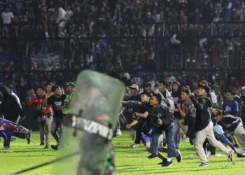 انڈونیشیا میں فٹبال میچ تشدد میں 129 افراد کی موت