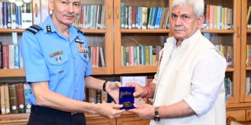 ائیر وائس مارشل پروین کیشو ووہرا کی لیفٹیننٹ گورنر سے ملاقات
