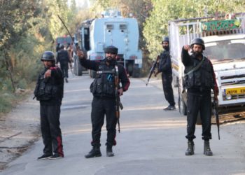 پلوامہ میں ملی ٹنٹوں کے حملے میںپولیس اہلکار ہلاک‘سی آر پی ایف جوان مضروب