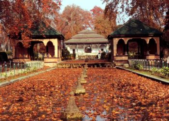 وادی میںپت جڑد کے لفریب نظاروں نے بھی سیاحوں کو محسور کردیا