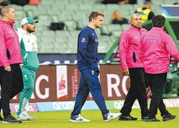 انگلینڈ نے نیوزی لینڈ کی فتح کا رتھ روک دیا، سیمی فائنل کی امیدیں زندہ رکھیں