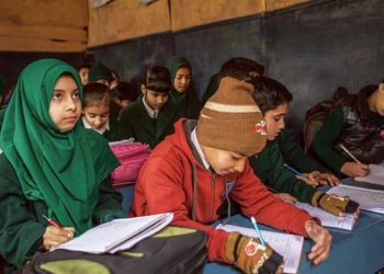 جب تک موسم اجازت دیتا ہے وادی میںتعلیمی ادارے کھلے رہیں گے:پولے