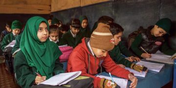 جب تک موسم اجازت دیتا ہے وادی میںتعلیمی ادارے کھلے رہیں گے:پولے