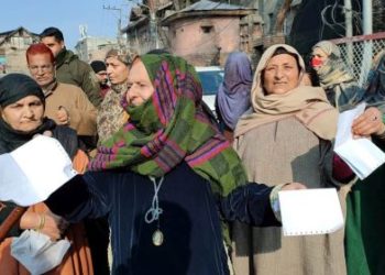 بجلی فیس میں اضافہ:ڈی سی آفس کے باہر احتجاج