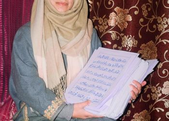 بانڈی پورہ کی طالبہ کا قابل ستائش کار نامہ‘۶ ماہ میں قرآن کا نسخہ تحریر کیا
