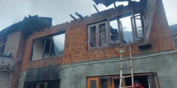 سری نگر کے ڈلگیٹ میں آتشزدگی، کم سے کم چھ مکانوں کو نقصان