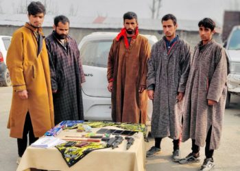 کولگام:لوگوں سے زبردستی رقومات اینٹھنے والے نقلی ملی ٹینٹوں کے گروہ کا پردہ فاش