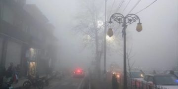 سری نگر میں گہری دھند، لوگوں کا صبح کو گھروں سے باہر نکلنا مشکل ہوگیا