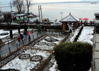 کشمیر:برف باری کے بعد موسم خشک، گلمرگ میں رواں سیزن کی سرد ترین رات ریکارڈ