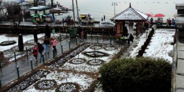 کشمیر:برف باری کے بعد موسم خشک، گلمرگ میں رواں سیزن کی سرد ترین رات ریکارڈ