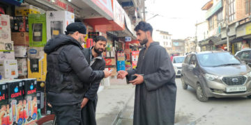 لال چوک اور گرد نواح میں فورسز کی تلاشی کارروائی‘ ڈرون کیمروں کا استعمال