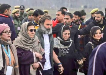 کشمیر:بھارت جوڑو یاترا اونتی پورہ سے شروع، پرینکا گاندھی‘ محبوبہ مفتی نے کی شرکت