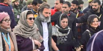 کشمیر:بھارت جوڑو یاترا اونتی پورہ سے شروع، پرینکا گاندھی‘ محبوبہ مفتی نے کی شرکت