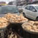 چرار شریف کے نمکین کلچوں اور سوکھے ناش پاتی کی مانگ میں آج بھی کوئی کمی نہیں