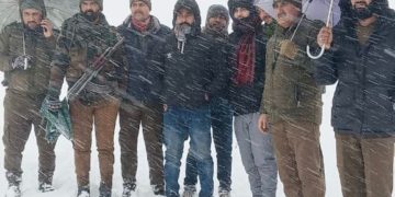 ناتھا ٹاپ میں برف میں پھنسے ہوئے تین سیاحوں کو بچایا گیا