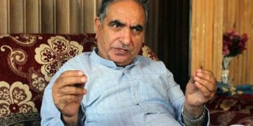 تجاوزات مخالف مہم روک دی جائے:غلام حسن میر