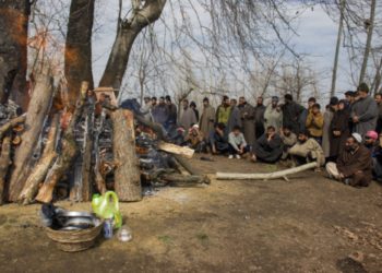 سنجے شرما کی آخری رسومات میں لوگوں کی بڑی تعداد کی شرکت