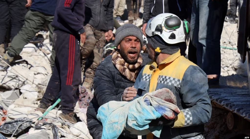 ترکیہ، شام زلزلہ؛ ملبے تلے دبے افراد کو نکالنے کی کوششیں، اموات 11 ہزار سے متجاوز