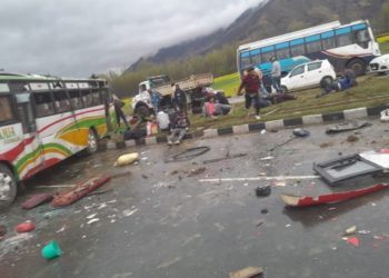 پلوامہ کے اونتی پورہ میں سڑک حادثہ، 4 غیر مقامی مسافر لقمہ اجل، کئی زخمی