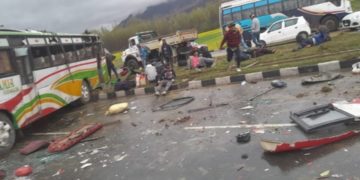 پلوامہ کے اونتی پورہ میں سڑک حادثہ، 4 غیر مقامی مسافر لقمہ اجل، کئی زخمی