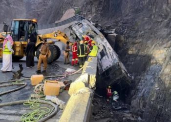 سعودی عرب کے عسیر ریجن غیر ملکی میں عمرہ زائرین کی بس الٹ گئی، 20 افراد ہلاک