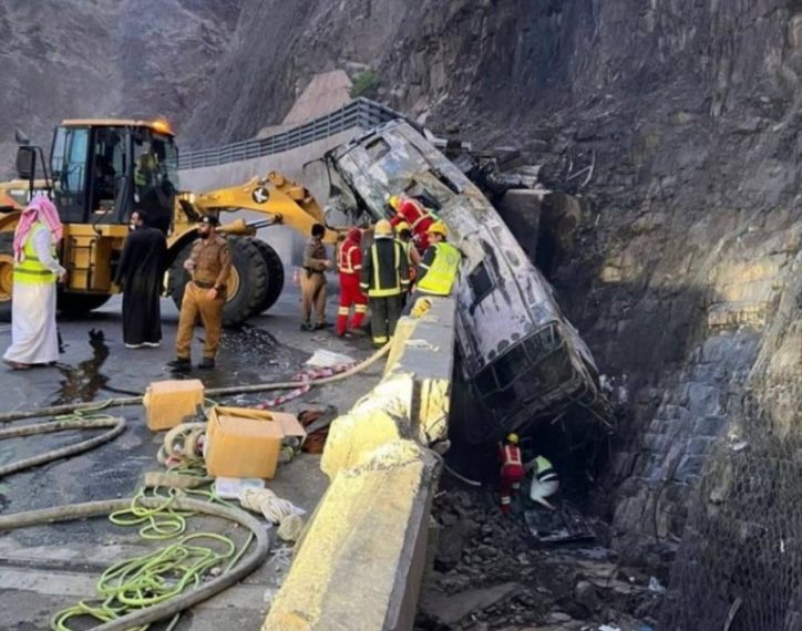 سعودی عرب کے عسیر ریجن غیر ملکی میں عمرہ زائرین کی بس الٹ گئی، 20 افراد ہلاک