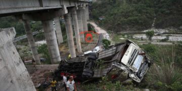 جموں میں بس پل سے گرنے سے ۱۰ ویشنو دیوی یاتری ہلاک‘۵۷ زخمی