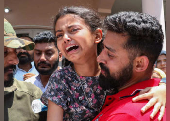 تم کیوں نہیں اٹھ رہے؟ مجھے کچھ نہیں چاہیے پاپا براہِ کرم واپس آ جائیں‘
